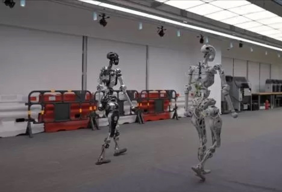 Çinin “Adam” robotu insan yerişini mənimsəyib