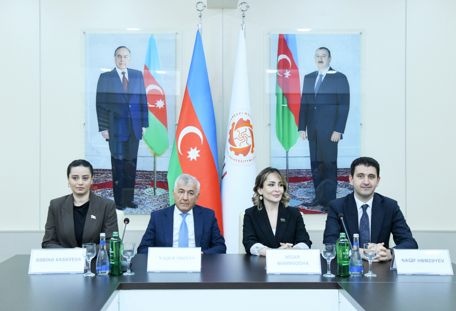 BMU-da deputatlar tələbələr ilə görüşüb