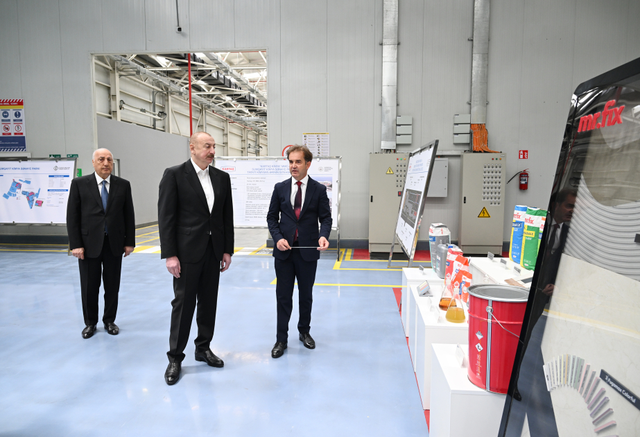 El Presidente de Azerbaiyán Inaugura nuevas empresas en el Parque Industrial Químico de Sumgayit