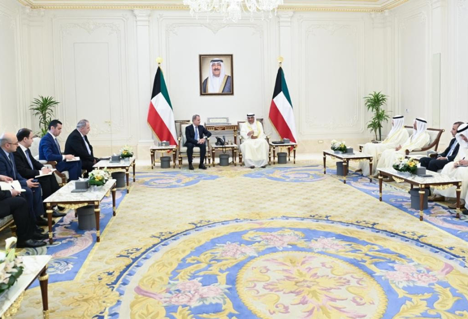 El Ministro de Asuntos Exteriores de Azerbaiyán aborda cuestiones de seguridad internacional con el Príncipe Heredero de Kuwait