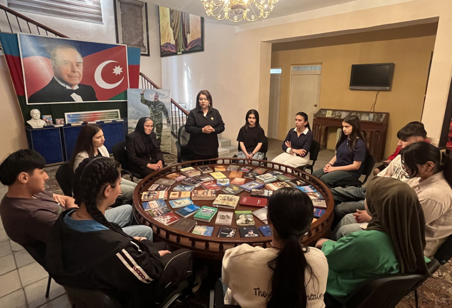 “Kitab klubu” devizi altında gənclərlə görüş keçirilib