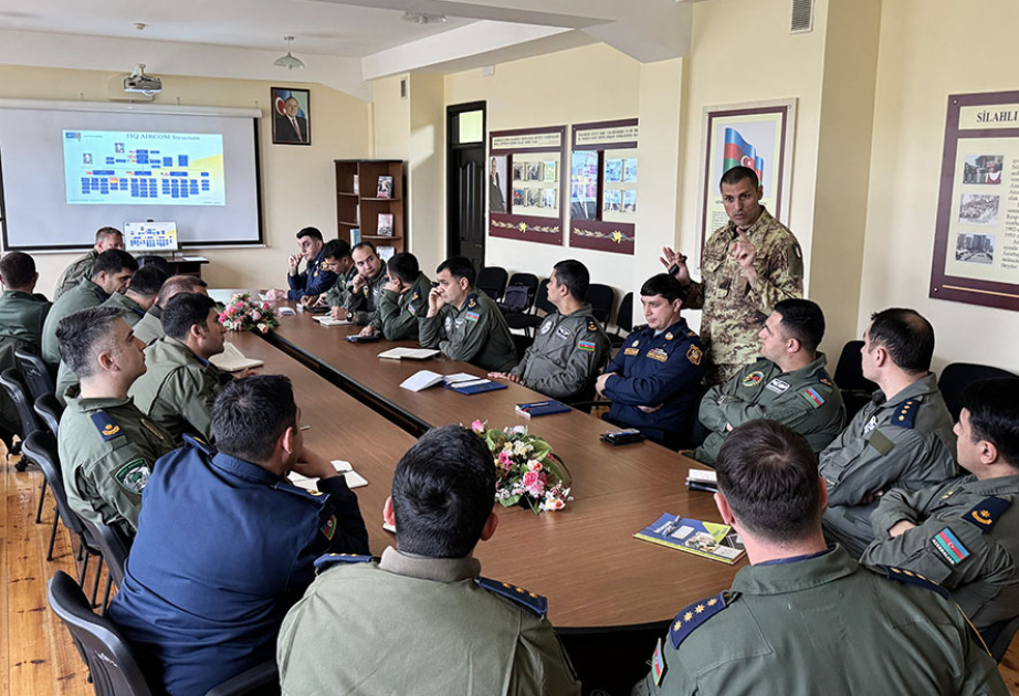 El Equipo móvil de entrenamiento de la OTAN Imparte un curso en Bakú
