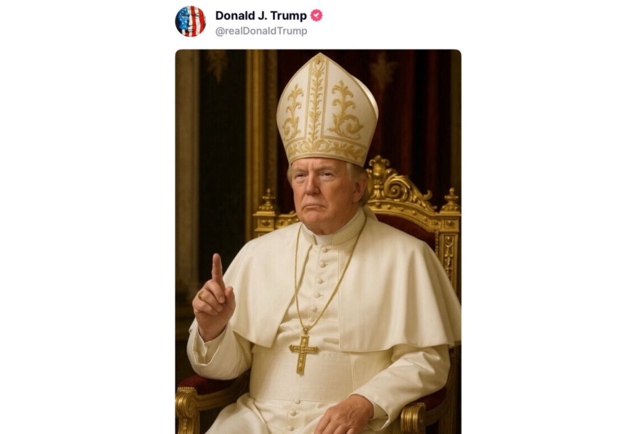 Trump zeigt sich als Papst
