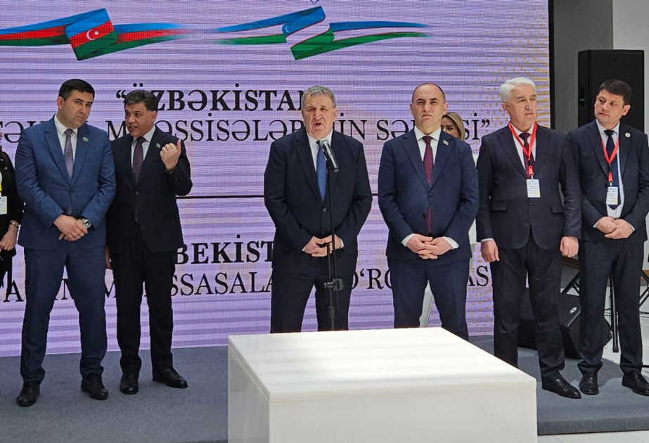 Exposición de universidades uzbekas celebrada en Bakú