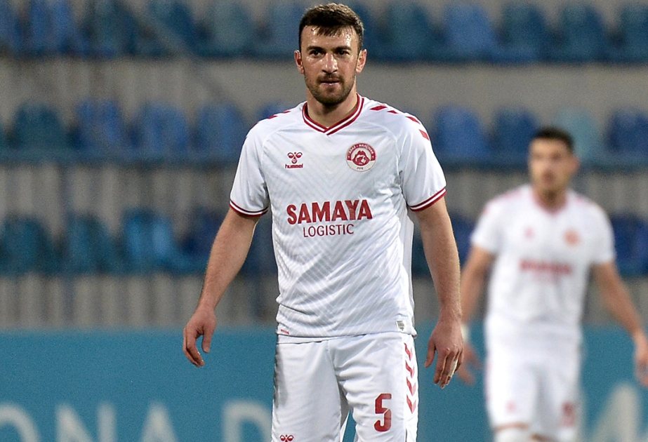Qara Qarayev Azərbaycan çempionatları tarixində 350 və daha çox matç keçirən 13-cü futbolçu olub