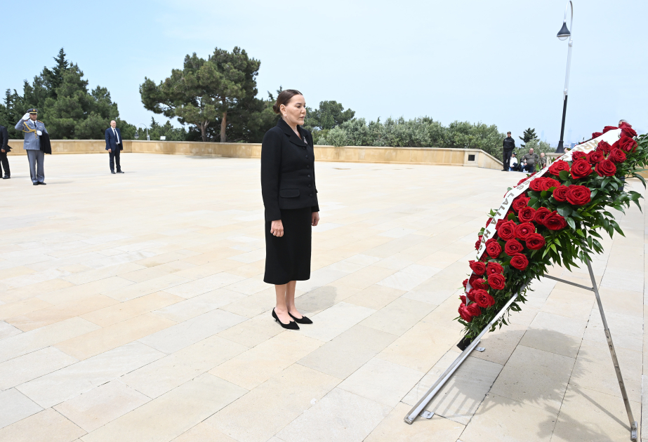 Moroccan Princess commemorates Azerbaijani martyrs