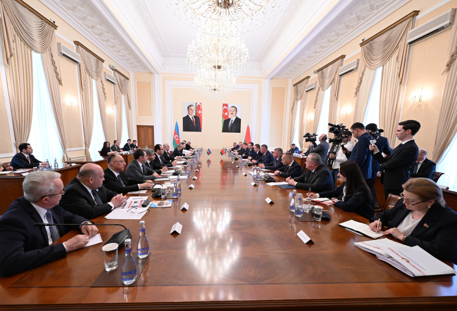 Premierminister von Aserbaidschan und Belarus treffen sich im erweiterten Format in Baku