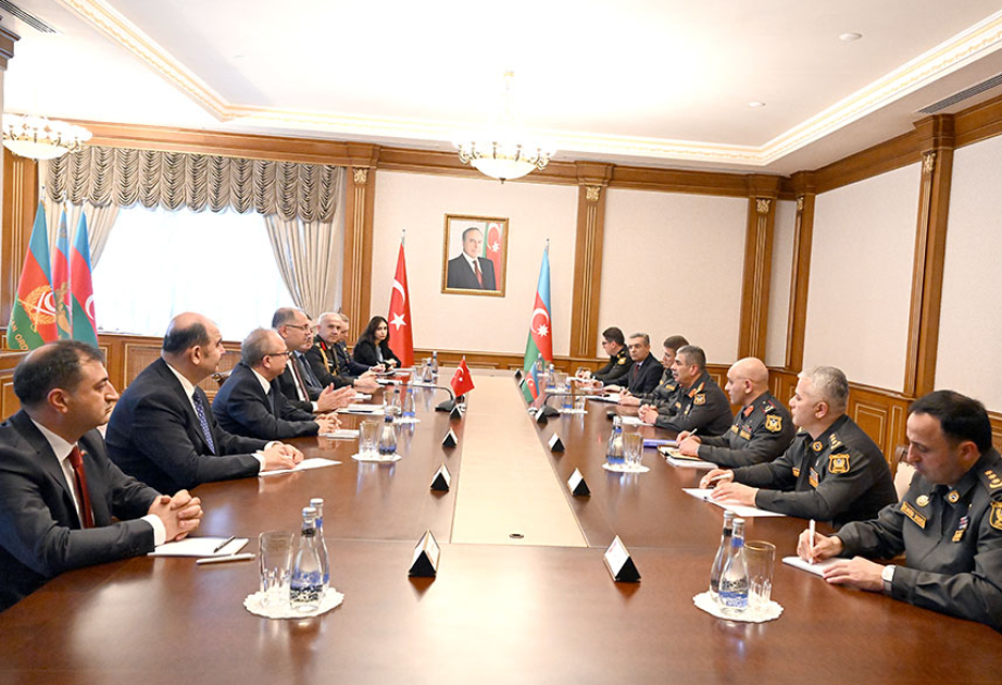 Se está desarrollando la cooperación entre Azerbaiyán y Türkiye en el ámbito de la educación militar