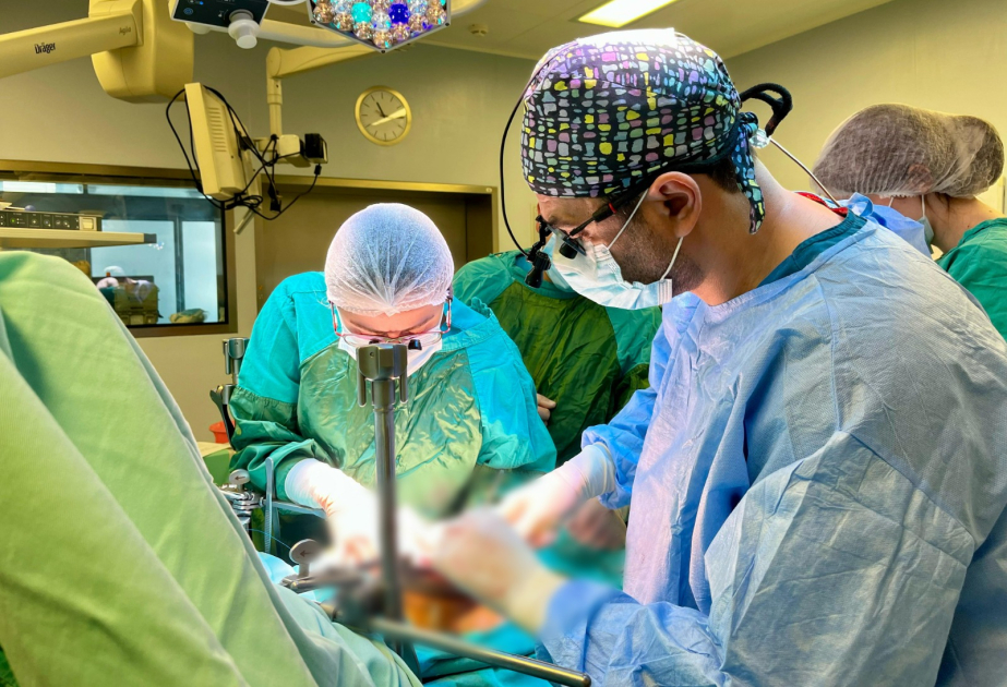 Yeni Klinikada ilk dəfə canlıdan-canlıya qaraciyər köçürülüb