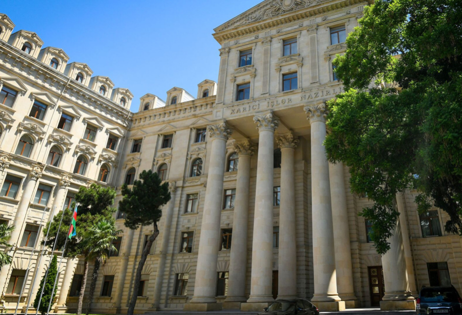 Ceyhun Bayramov İraqa rəsmi səfərə gedib
