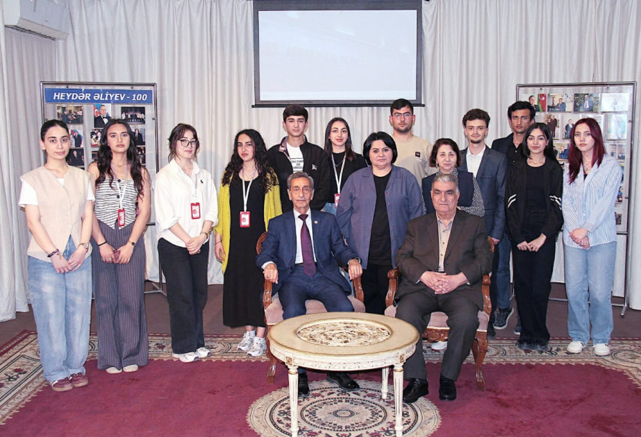 Teatr Xadimləri İttifaqında gənclərlə görüş təşkil olunub