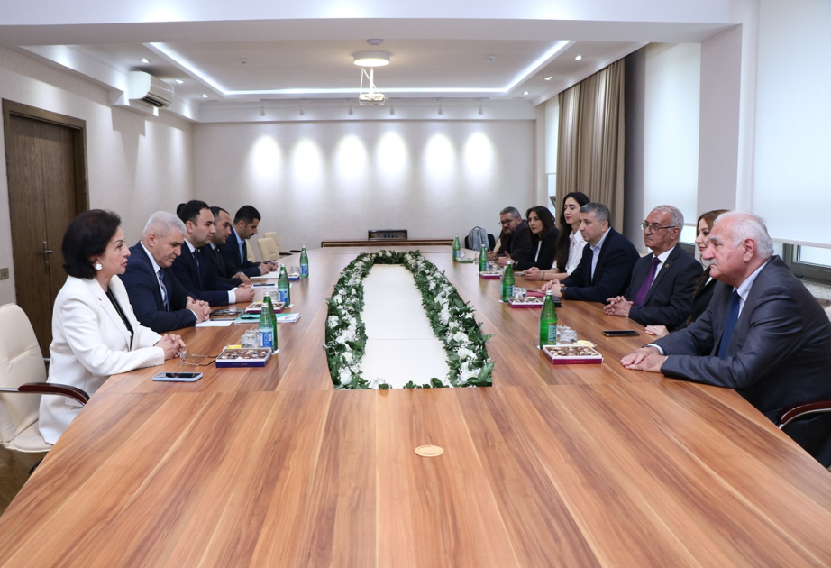 Elm və Təhsil Nazirliyi yanında İctimai Şuranın üzvləri AzMİU-da tələbələrin təkliflərini dinləyiblər
