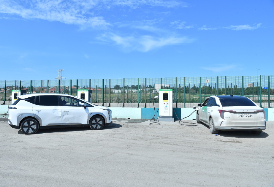 Elektrikdoldurma məntəqəsinə yığılan 80 kubmetrdən çox yağış suyu ərazidən təmizlənib