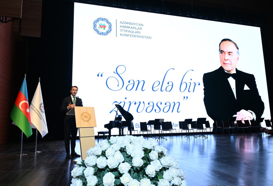 Con motivo del 102º aniversario del nacimiento del Líder Nacional Heydar Aliyev se celebra un concierto