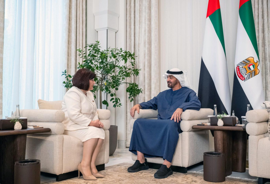La Presidenta del Parlamento de Azerbaiyán se reúne con el Presidente de los EAU