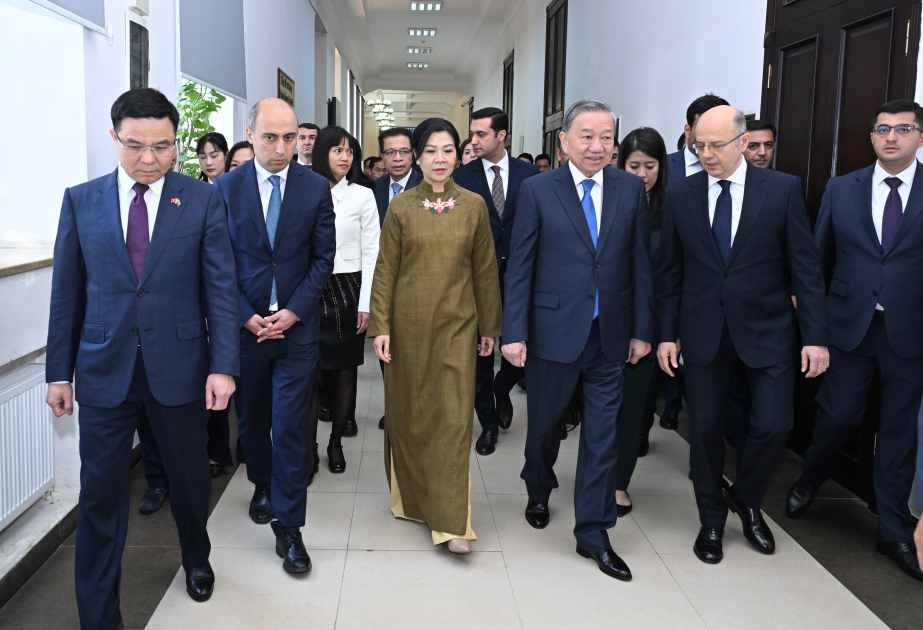 В Университете нефти и промышленности открылась Мемориальная комната по случаю 135-летия первого Президента Вьетнама Хо Ши Мина