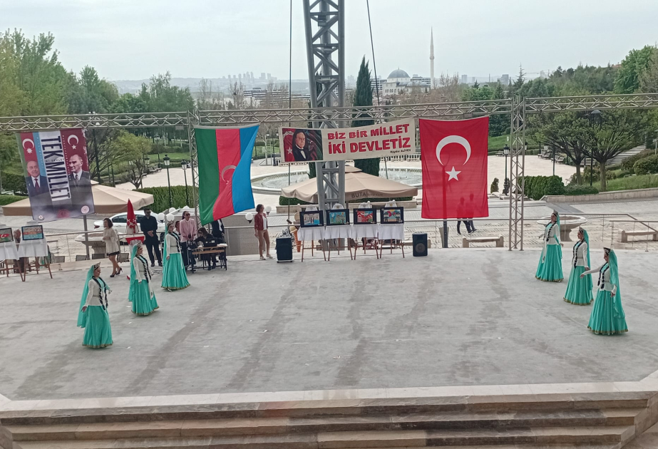 Ankaradakı Heydər Əliyev Parkında Ulu Öndərin xatirəsinə həsr olunmuş tədbir keçirilib