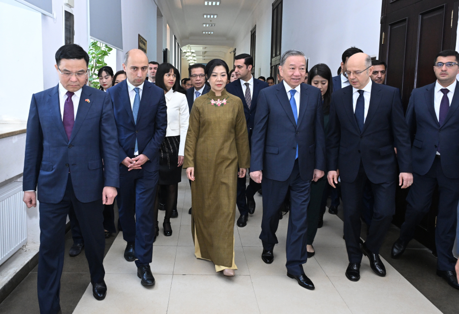 阿塞拜疆石油工业大学纪念越南第一任国家主席胡志明诞辰135周年纪念中心成立