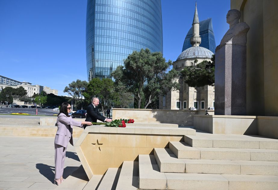 President Ilham Aliyev and First Lady Mehriban Aliyeva paid tribute to Azerbaijanis who died for Victory over fascism VIDEO