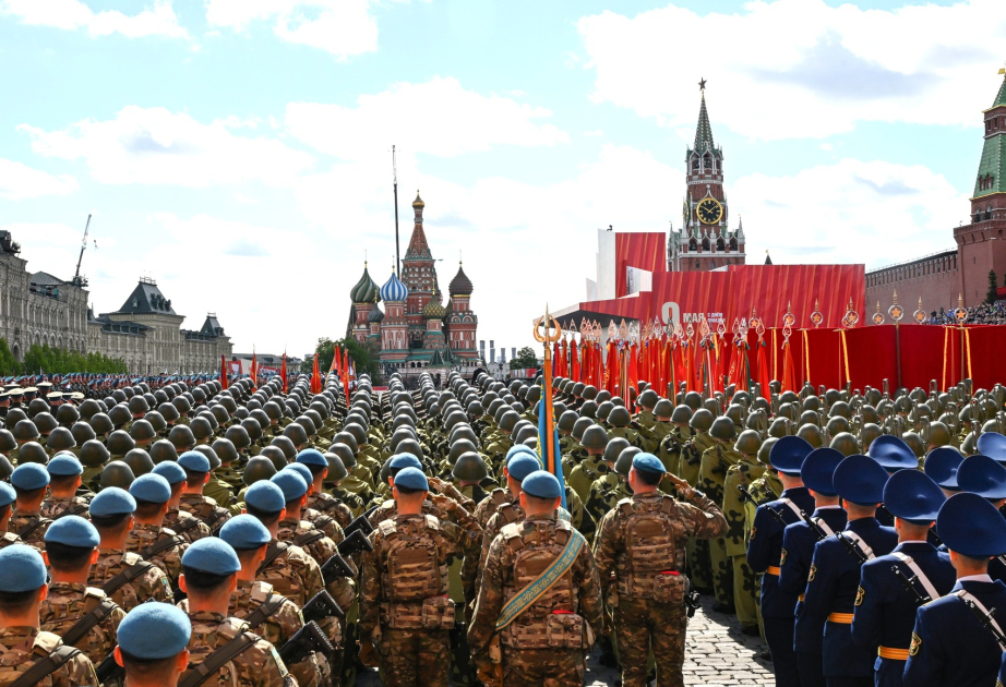 Азербайджанские командос прошли торжественным маршем по Красной площади в Москве ВИДЕО