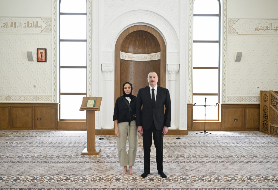 El Presidente de Azerbaiyán y la Primera Dama asistieron a la inauguración de la mezquita de la aldea Dashalti en el distrito de Shusha