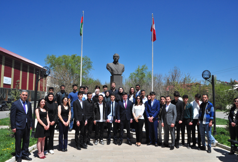 Qarsda Ümummilli Lider Heydər Əliyevin xatirəsi anılıb