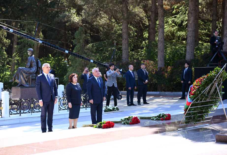 Les représentants d’Etat et de gouvernement rendent hommage au leader national Heydar Aliyev