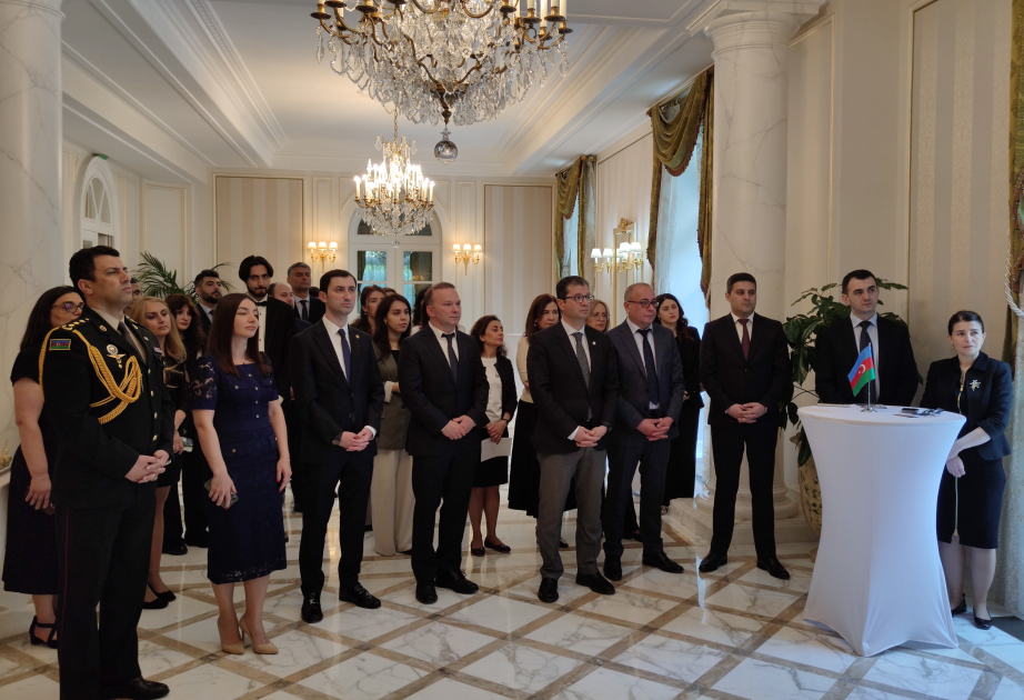 Le 102e anniversaire de la naissance du Leader national Heydar Aliyev célébré à Paris