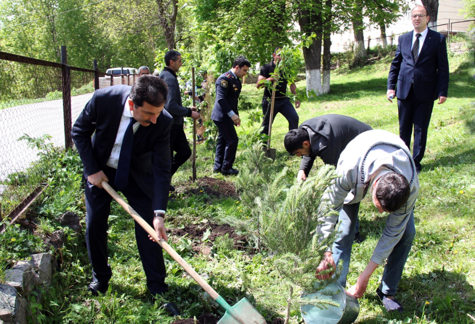 Daşkəsəndə Ulu Öndər Heydər Əliyevin xatirəsi ehtiramla anılıb, yeni yaşıllıqlar salınıb