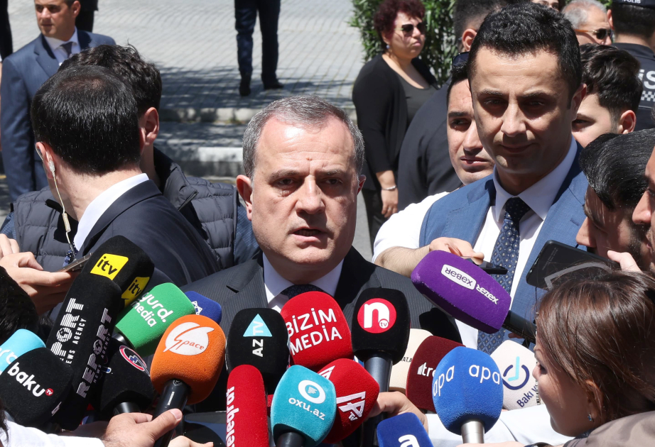 Canciller: "Azerbaiyán tiene expectativas legítimas concretas de Armenia"