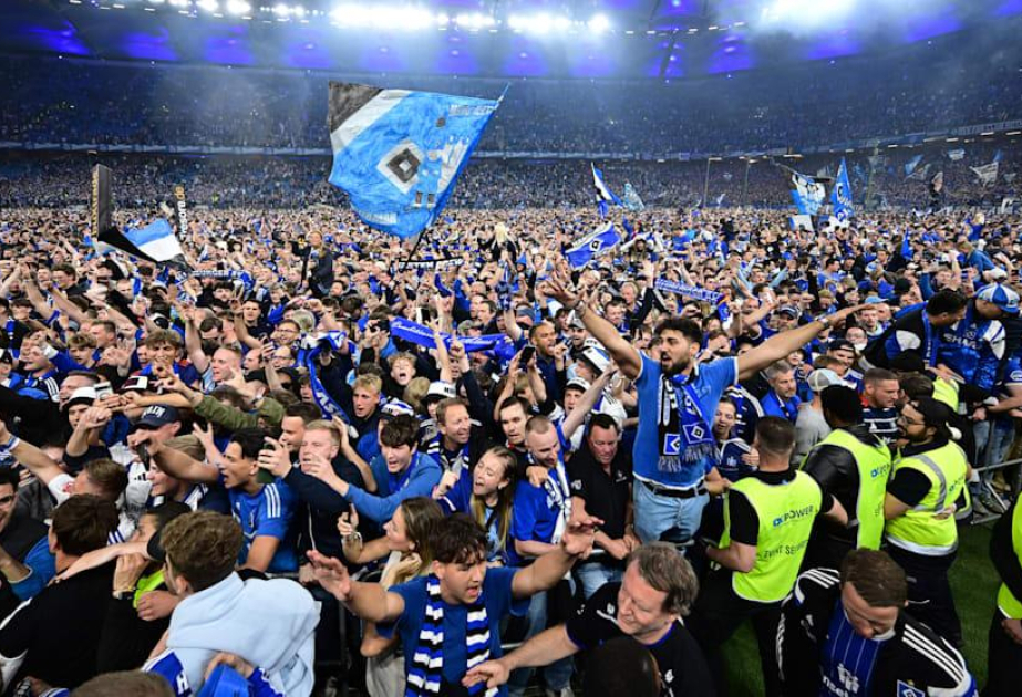 “Hamburq” klubunun Bundesliqaya yüksəlməsini qeyd etmək üçün meydana axışan azarkeşlərin 44-ü xəsarət alıb