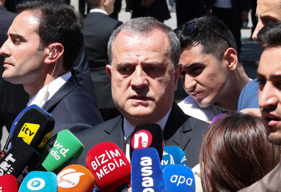 وزير الخارجية: ما زال التحقيق مستمرا في حادث تحطم طائرة أذربيجان المنكوبة بعد تعرضها لتأثير خارجي في مجال الاتحاد الروسي