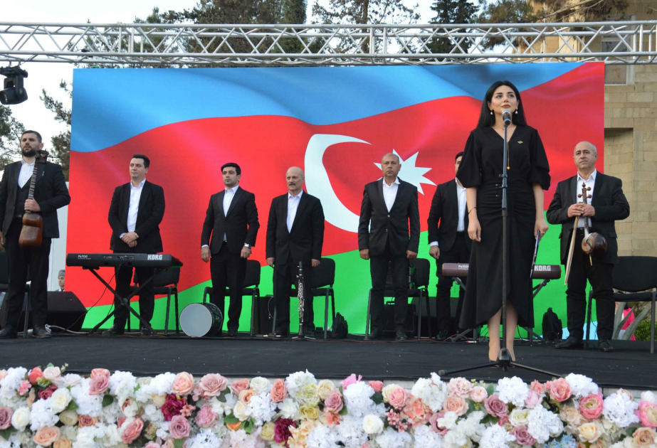 Şirvan şəhərində Ulu Öndərin 102 iliyinə həsr olunan konsert atəşfəşanlıqla sona çatıb