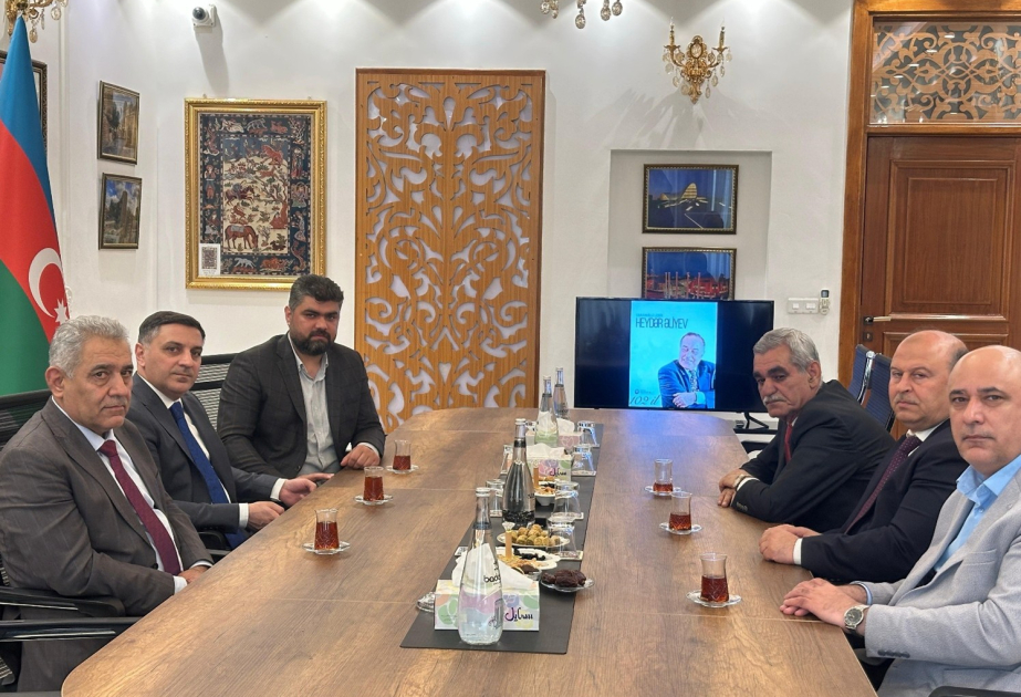 Ulu Öndərin əziz xatirəsinə ehtiram əlaməti olaraq Bağdaddakı səfirliyimiz ziyarət edilib