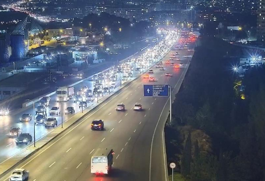 Bakının bəzi yollarında nəqliyyat sıxlığı müşahidə olunur