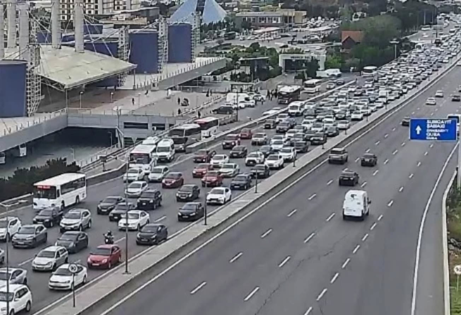 Bakıda bir sıra yollarda sıxlıq müşahidə olunur -  SİYAHI