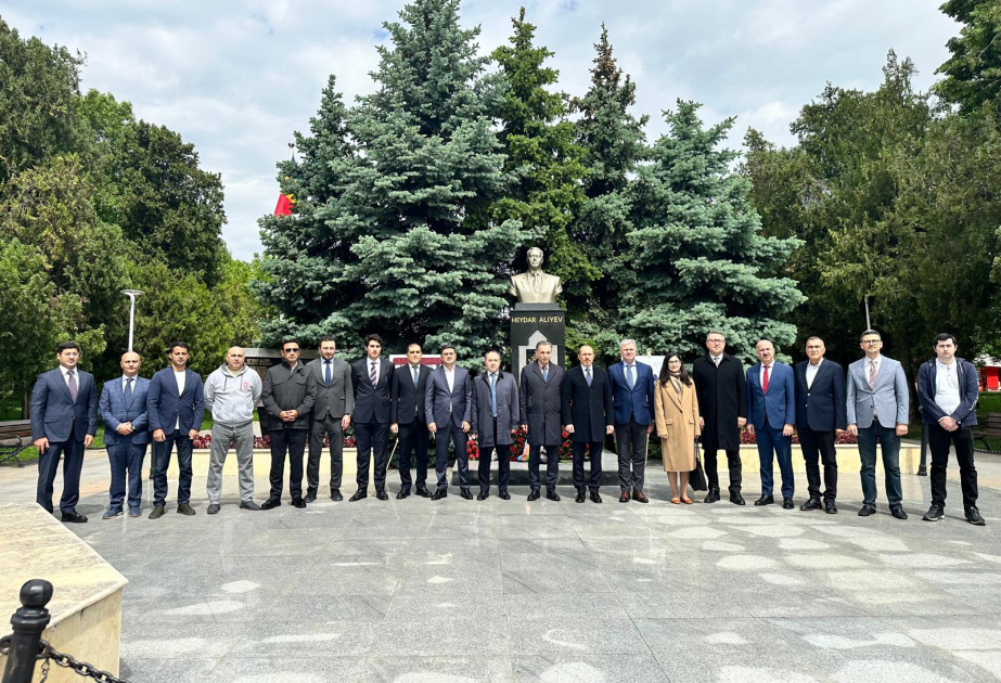 Ümummilli Lider Heydər Əliyevin anadan olmasının 102-ci ildönümü Buxarestdə qeyd olunub