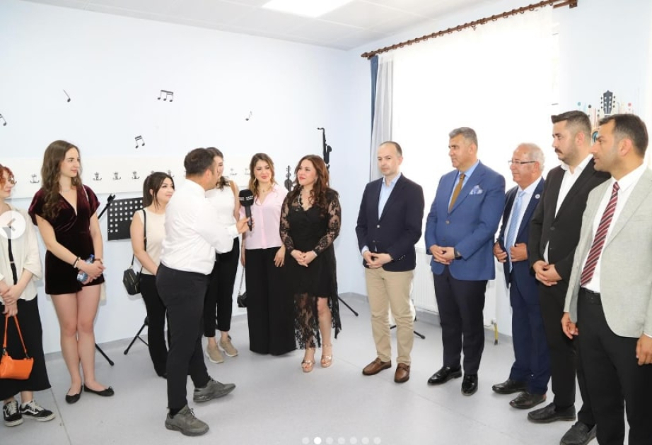 Azerbaijan’s Honored Artist performs in Turkiye’s quake-hit region