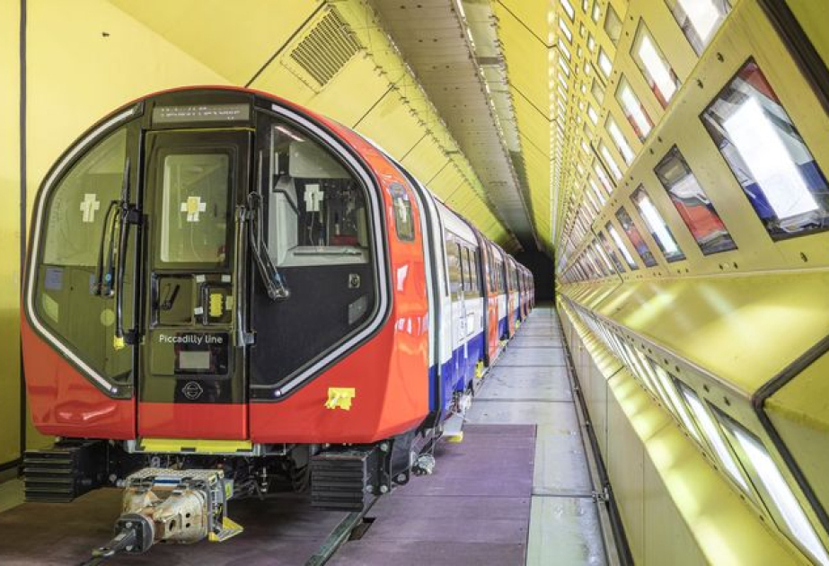 Londonda elektrik kəsintisi metroda ciddi nəqliyyat pozuntularına səbəb olub