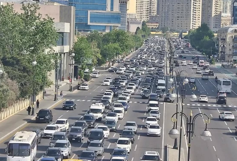 Bakıda bir sıra yollarda sıxlıq müşahidə olunur - SİYAHI