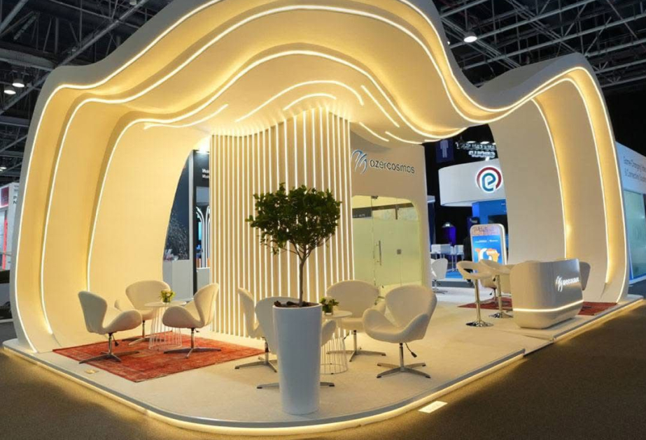 Azercosmos se presenta en la exposición de Dubái con un stand al estilo del Centro Heydar Aliyev