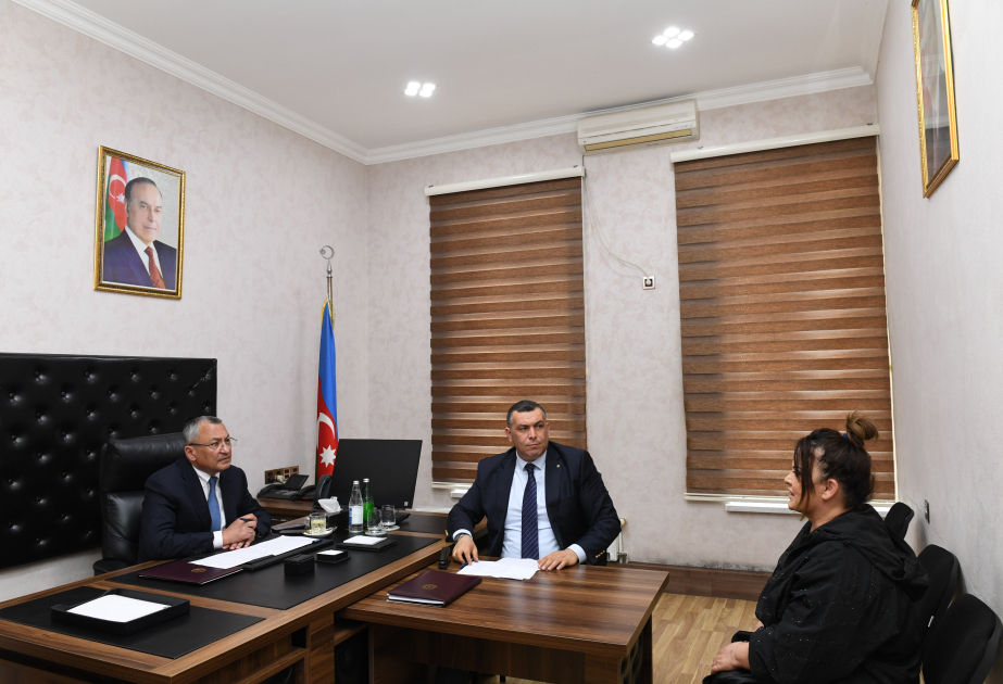 Dövlət Komitəsinin sədri vətəndaşların müraciətlərini dinləyib
