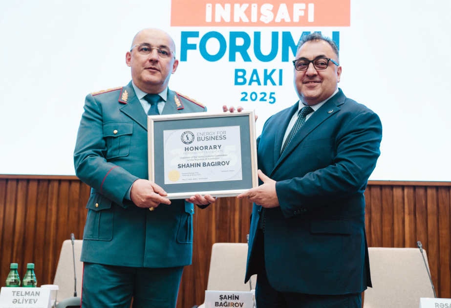 ®  Şahin Bağırov Milli Biznesin İnkişafı Forumunun üçüncü sessiyasında iştirak edib