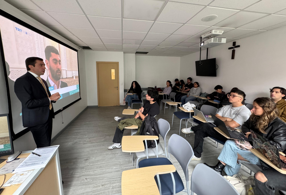 Presentación sobre Azerbaiyán en la Pontificia Universidad Javeriana, principal institución académica de Colombia