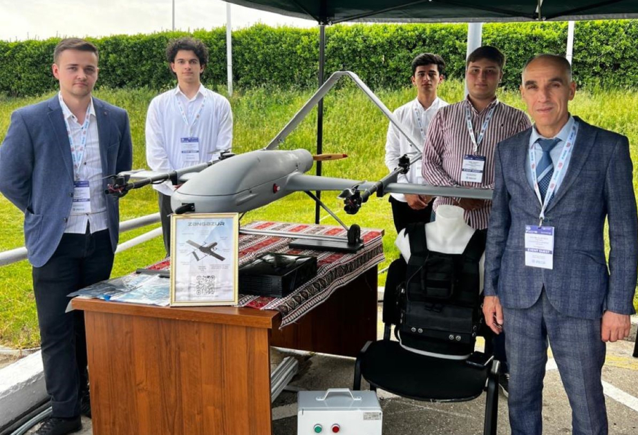 Studierende der Baku Ingenieuruniversität vertreten ihre Start-ups auf internationalen Messen