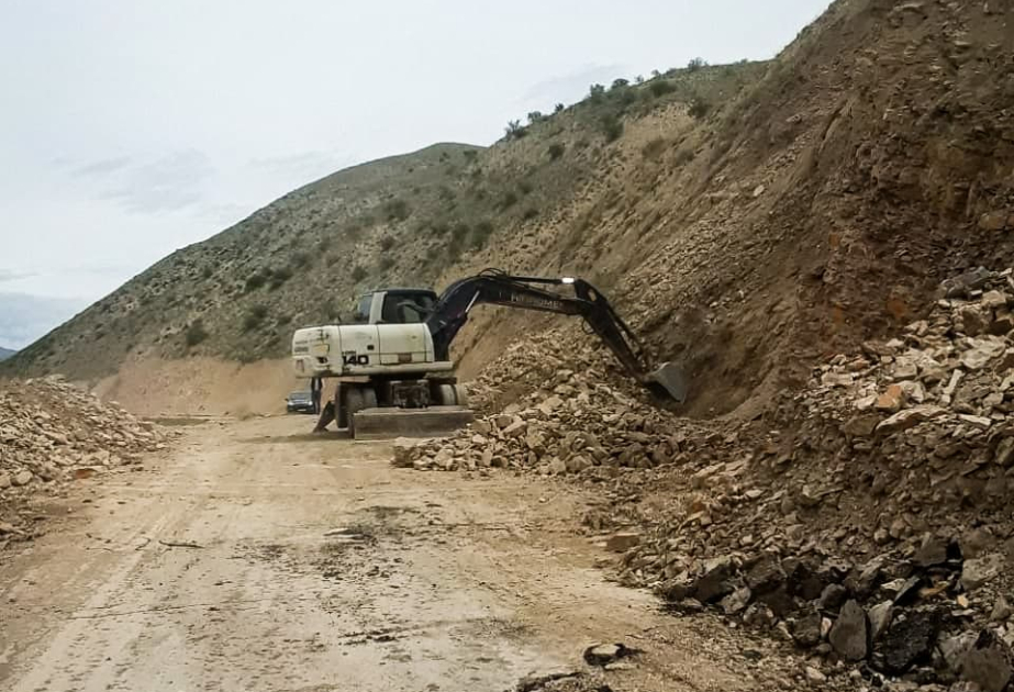 Cəhri-Buzqov avtomobil yoluna düşən qaya parçaları hərəkəti məhdudlaşdırıb