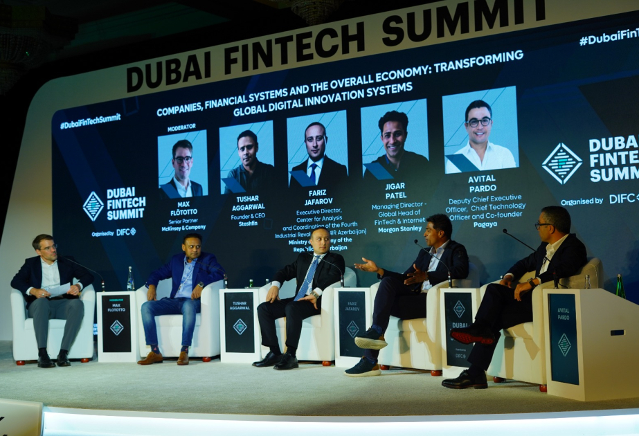 Azerbaiyán participa en el “Dubai FinTech Summit 2025”