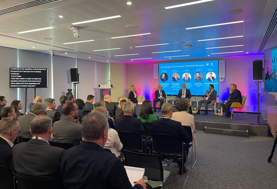 Azerbaiyán presenta en Londres su potencial en energía verde e interconectividad regional