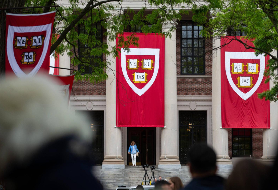 USA: Harvard-Präsident verzichtet auf Teil seines Gehalts