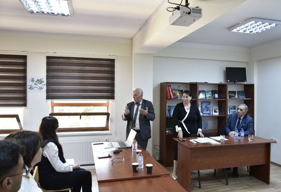 Coğrafiya İnstitutunun əməkdaşı tələbələrə prioritet elmi tədqiqatlardan danışıb